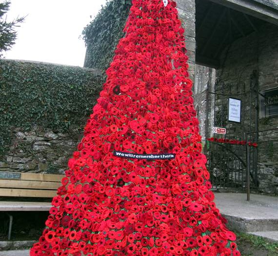 Knitters create stunning poppy display