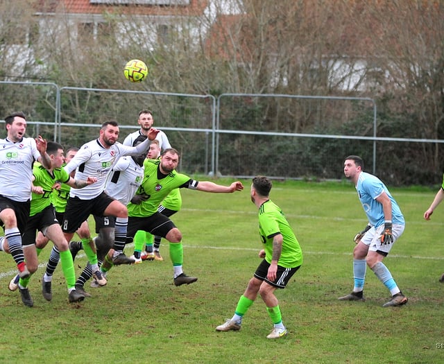 Match Gallery: Teignmouth AFC versus Dartmouth