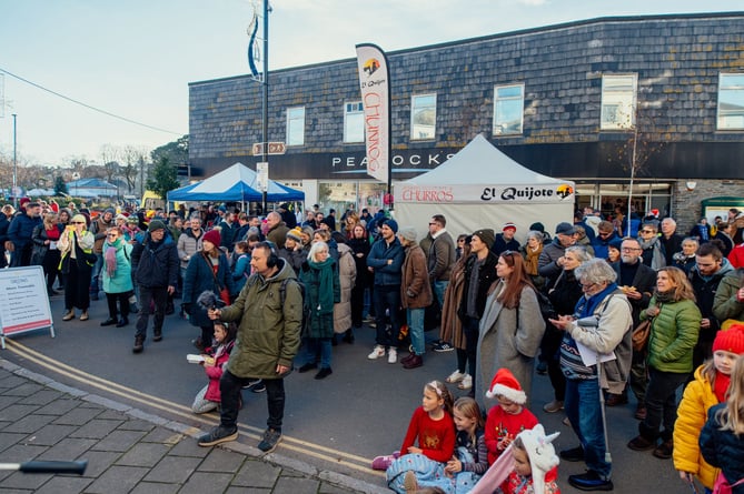 Seaweed in the Fruit Locker, Rhys Morgan. Kingsbridge Celebrates Christmas Performance. 2023. Credit_ Dom Moore