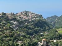 Exploring the vibrant beauty of Ravello's nature