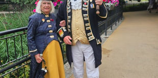 Oyez! Oyez! Oyez! Les and Liz compete for top honours