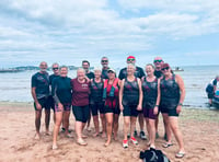 Dart Gig Rowing Club take on Goodrington Sands 