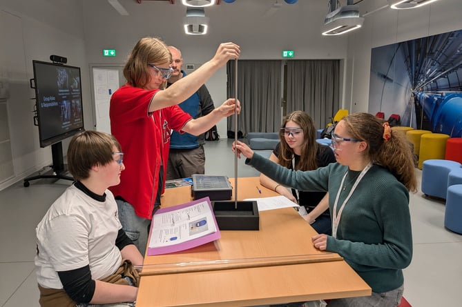 Practical experiments at CERN for KCC students