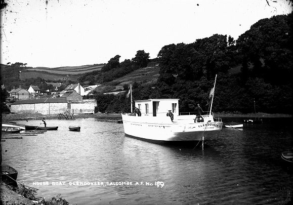  Houseboat Glendoveer, Salcombe. A.F. No. 189". 1900 -1920. Moored Shadycombe Creek but taken astern of Glendoveer looking up towards head of creek. Small boats moored/beached on left.